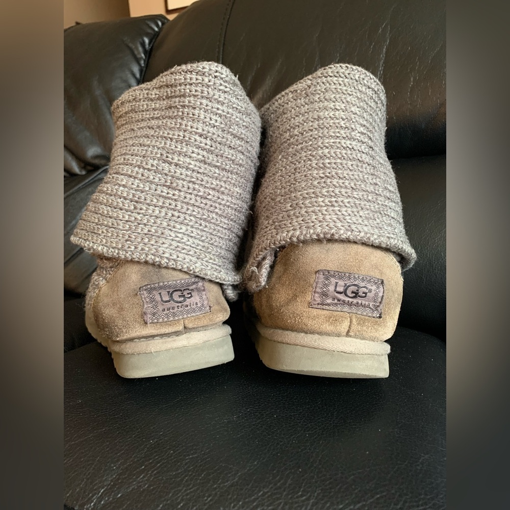 UGGS | Gray Tall Sweater Button Uggs | Size 8 🩶🖤 - Picture 13 of 14
